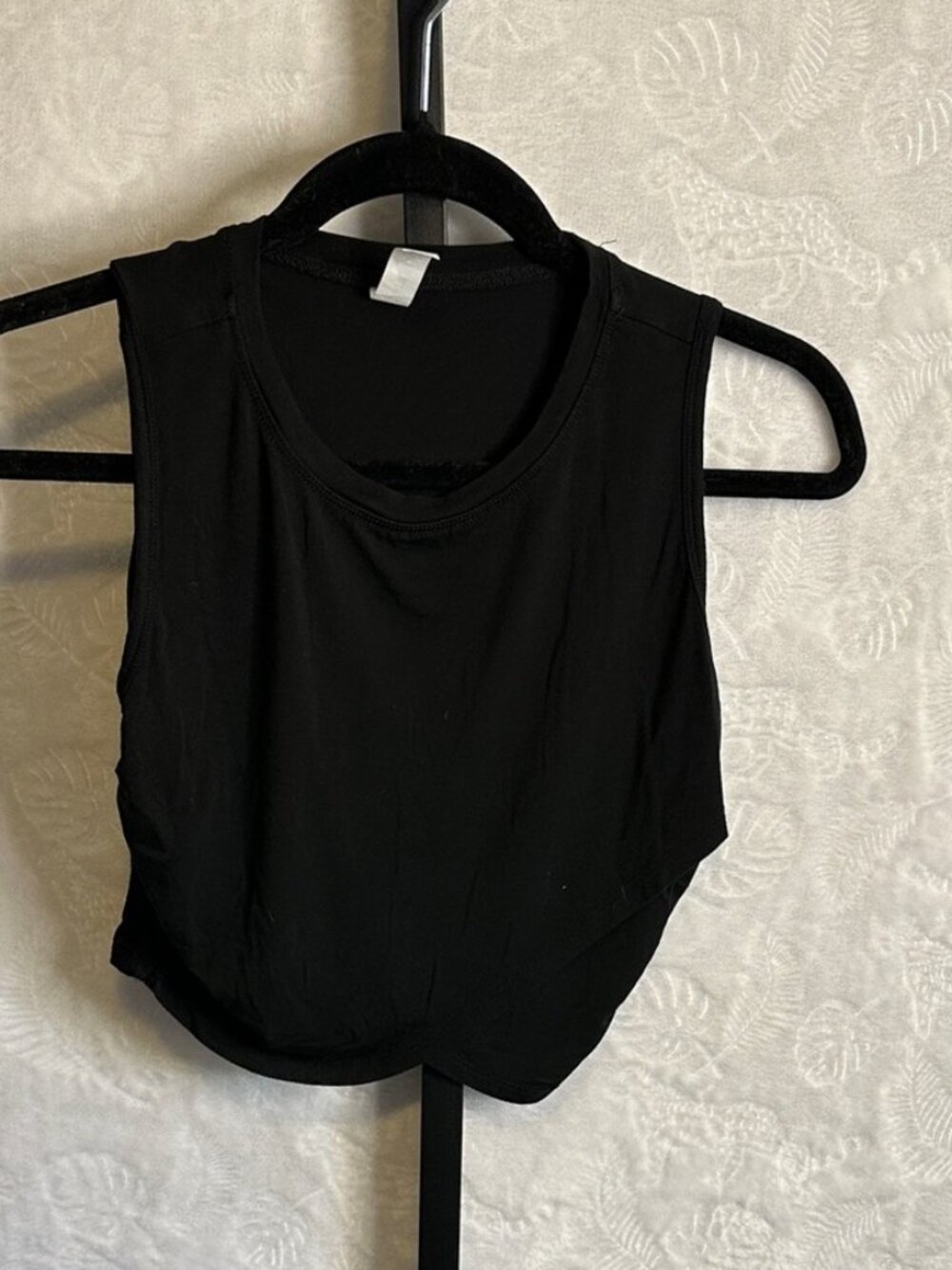 Stylish Black Sleeveless Crop Top‎